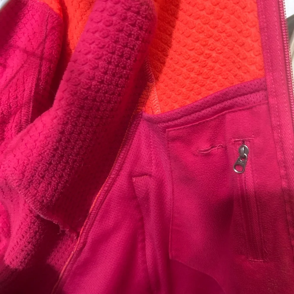 The North Face Women's Vibrant Orange and Pink Spring Jacket - Picture 4 of 16